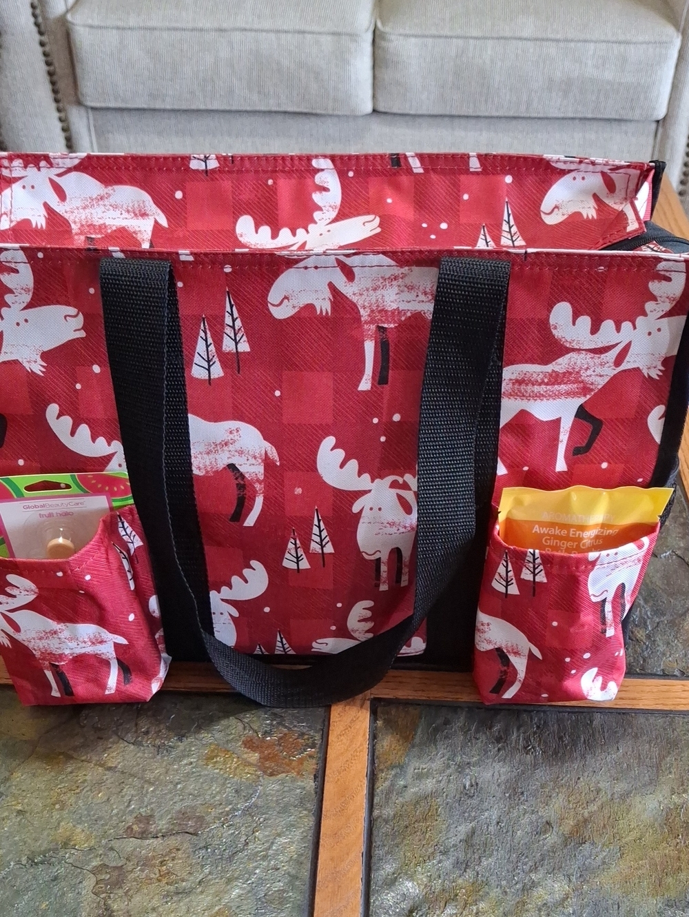 Thirty-one Red Moose Tote with Exterior Pockets - Picture 4 of 7